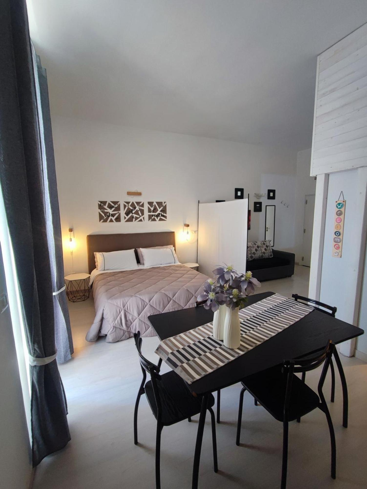 Little Home Trani Bagian luar foto