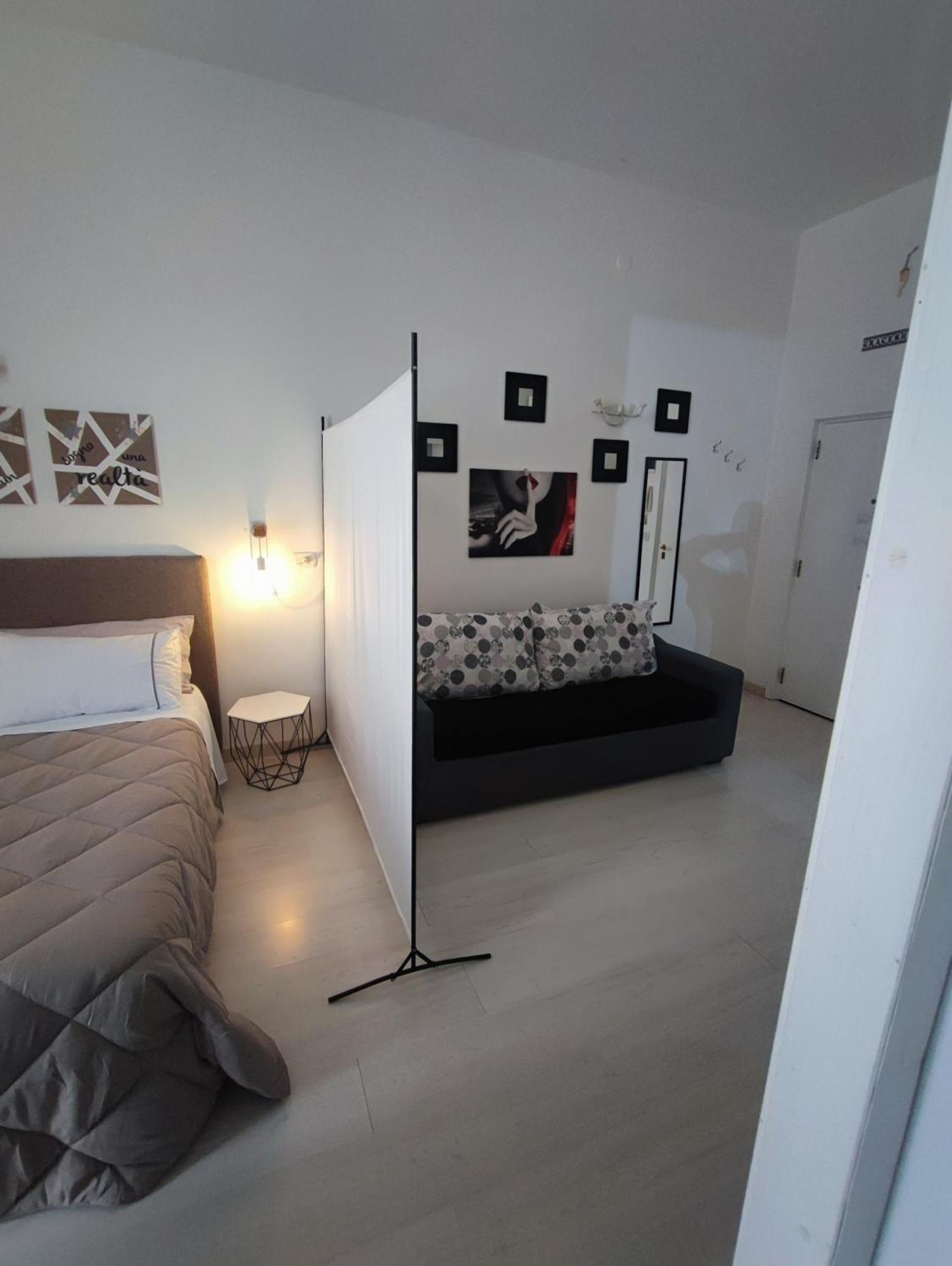 Little Home Trani Bagian luar foto