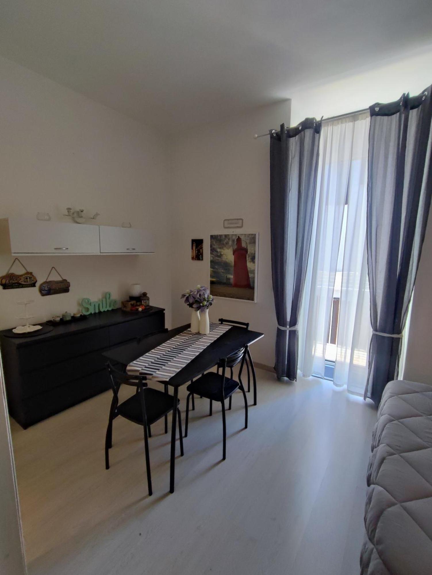 Little Home Trani Bagian luar foto