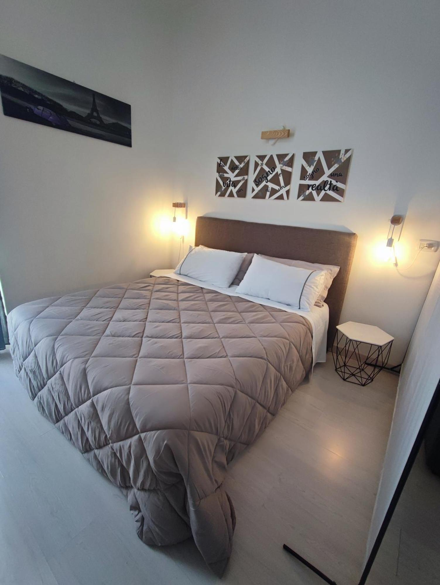 Little Home Trani Bagian luar foto