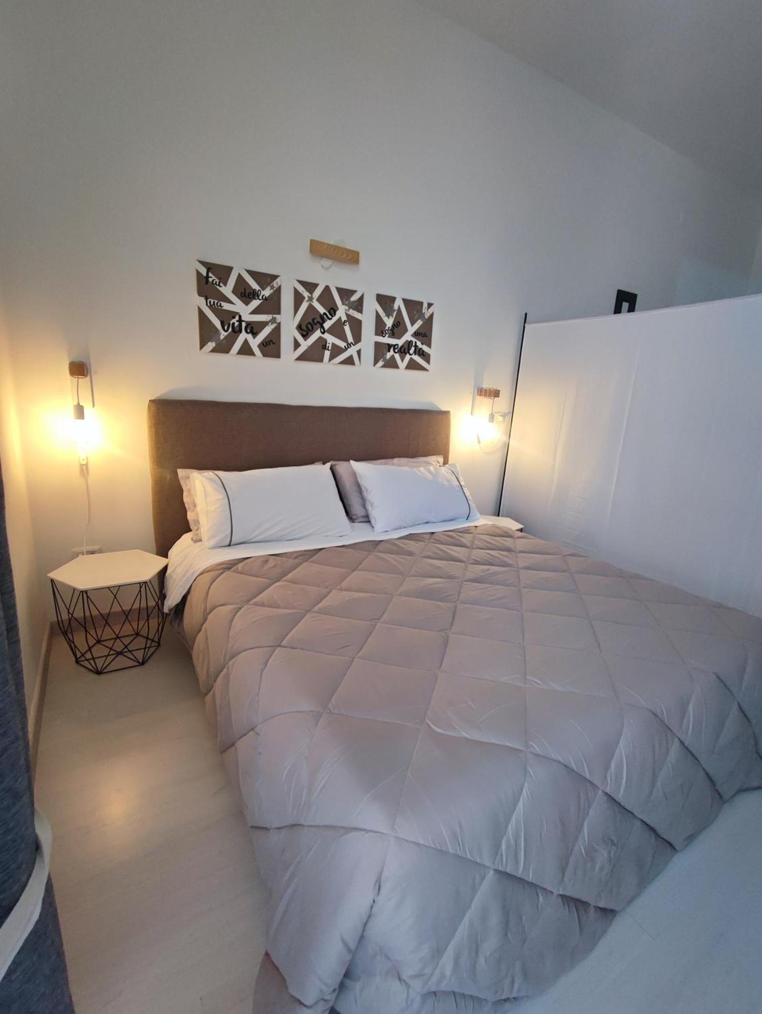 Little Home Trani Bagian luar foto
